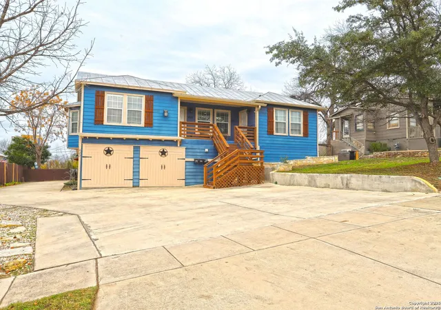 Photo 3 of Multi family home for sale at 425 Parland Pl, San Antonio, TX 78209 | MLS# 1842101 | Listing updated on 2026-01-18