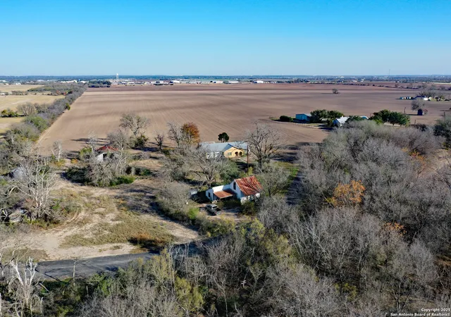 2nd image of 908 County Road 5711, La Coste, TX 78039 | MLS# 1842480