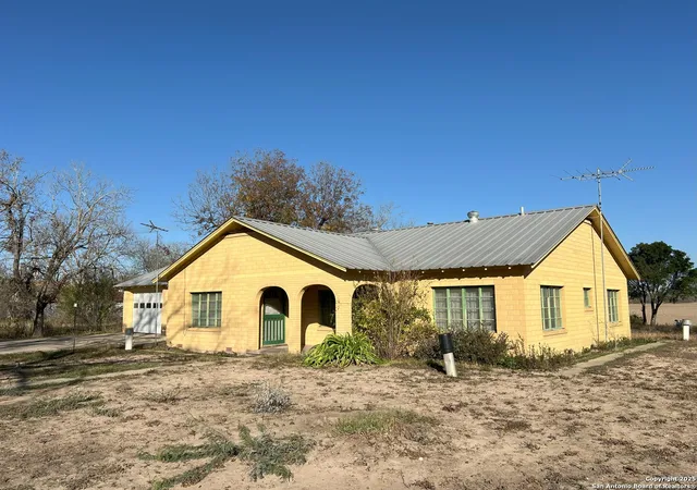 Photo 4 of House for sale at 908 County Road 5711, La Coste, TX 78039 | MLS# 1842480 | Listing updated on 2025-06-28