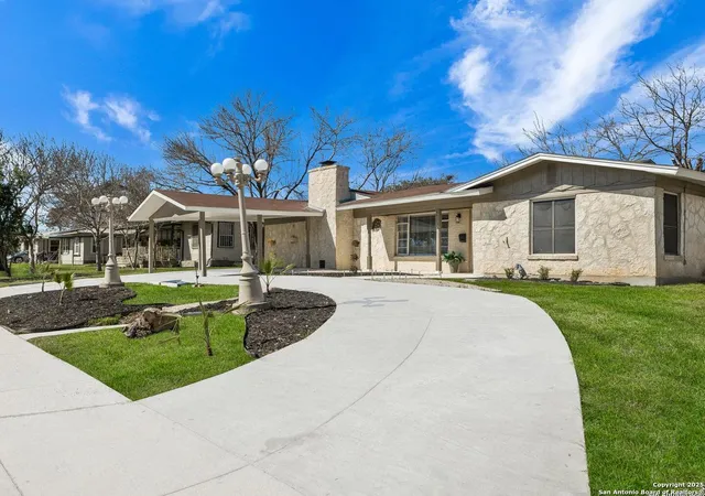 Photo 1 of Single family home for sale at 2613 W Summit Ave, San Antonio, TX 78228 | MLS# 1842617 | Listing updated on 2025-12-02