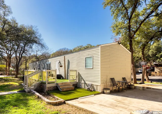 Photo 3 of Sale Pending at 25402 Ima Ruth Pkwy, San Antonio, TX 78257 | MLS# 1842678 | Listing updated on 2025-10-09