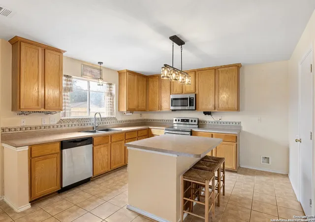 Photo 4 of Single family home for sale at 7438 Tranquillo Way, San Antonio, TX 78266 | MLS# 1842732 | Listing updated on 2025-10-17