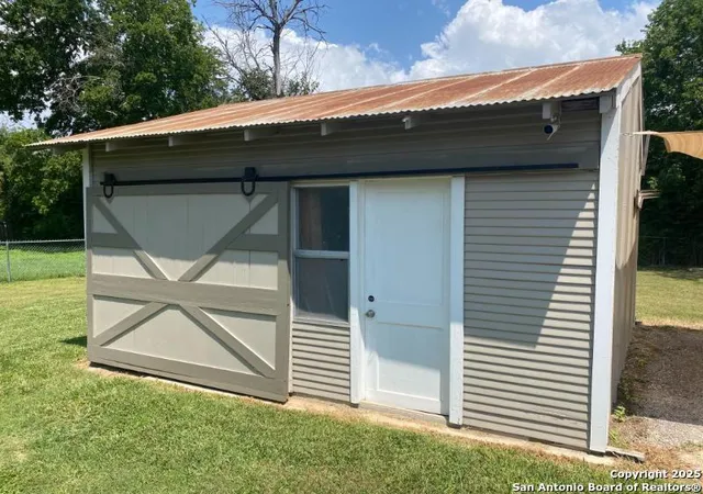 3rd image of 357 E Faust St, New Braunfels, TX 78130 | MLS# 1842908