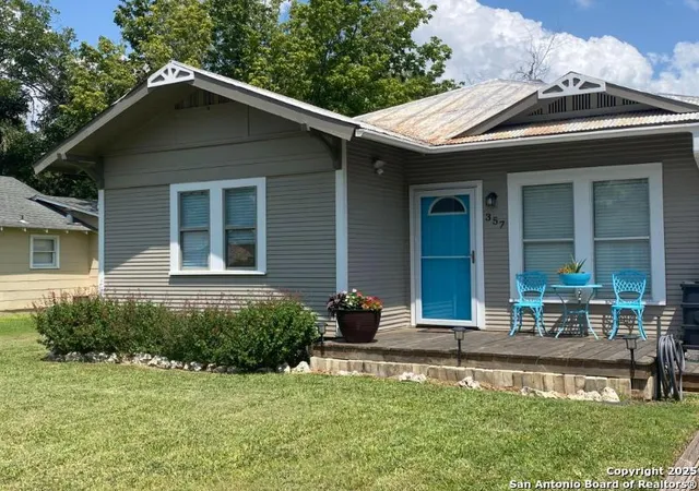4th image of 357 E Faust St, New Braunfels, TX 78130 | MLS# 1842908