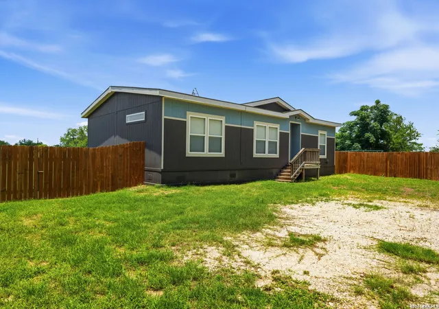 2nd image of 120 Viridian Vw, Pleasanton, TX 78064 | MLS# 1842916