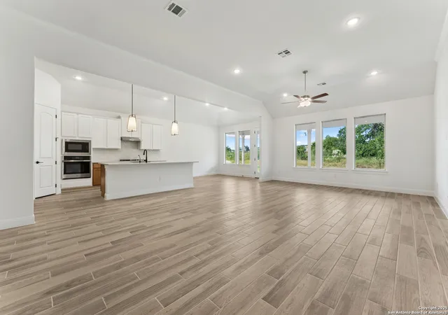 Photo 4 of Sale Pending at 9302 Everly Crk Dr, San Antonio, TX 78263 | MLS# 1843148 | Listing updated on 2025-08-18