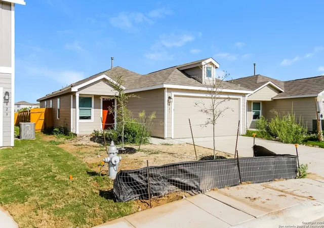Photo 3 of Sale Pending at 427 Filibusters Trl, San Antonio, TX 78220 | MLS# 1843168 | Listing updated on 2025-12-15