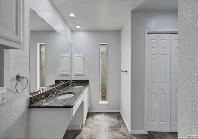 Photo 1 of Single family home for sale at 350 Fenwick Dr, Windcrest, TX 78239 | MLS# 1843257 | Listing updated on 2025-03-11