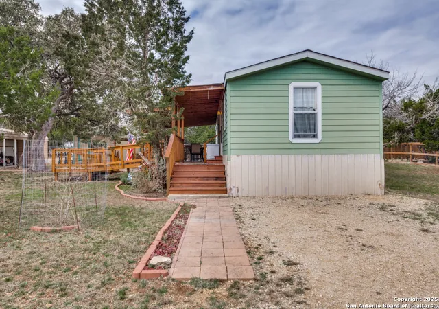 Photo 2 of Manufactured home for sale at 528 Pr 1516, Bandera, TX 78003 | MLS# 1843315 | Listing updated on 2026-01-23