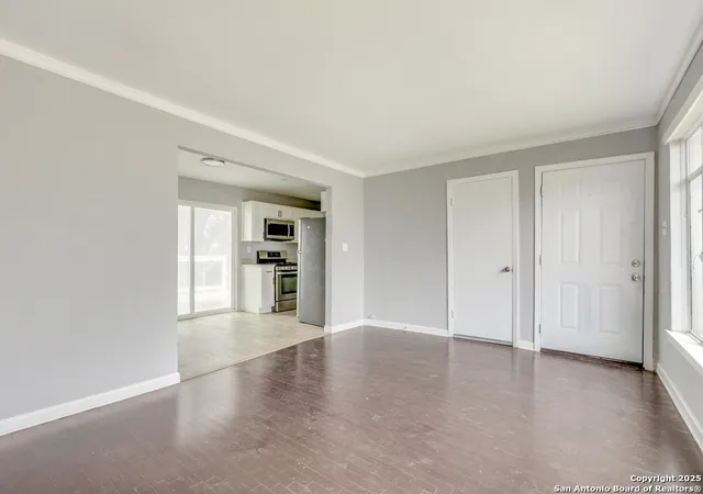 4th image of 518 W Academy St, San Antonio, TX 78226 | MLS# 1843319