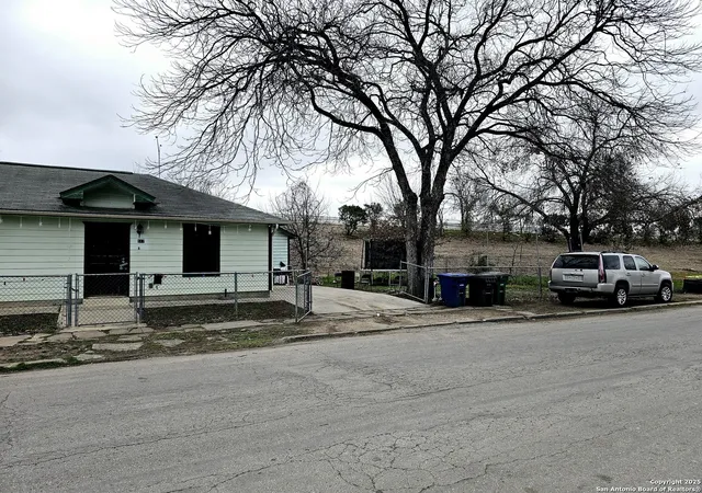 Photo 4 of Single family home for sale at 517 Kirk, San Antonio, TX 78225 | MLS# 1843468 | Listing updated on 2025-09-07