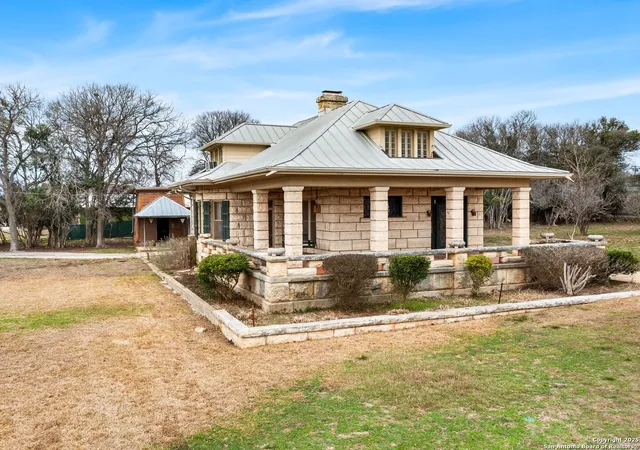 Photo 2 of Single family home for sale at 506 2nd St, Comfort, TX 78013 | MLS# 1843880 | Listing updated on 2026-01-09