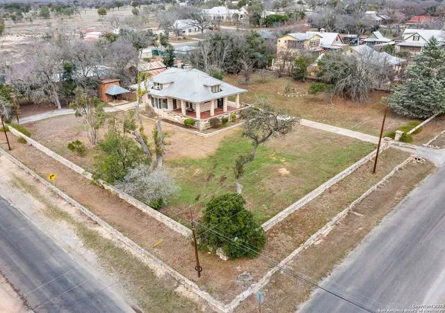 Photo 3 of Single family home for sale at 506 2Nd St, Comfort, TX 78013 | MLS# 1843880 | Listing updated on 2026-01-09