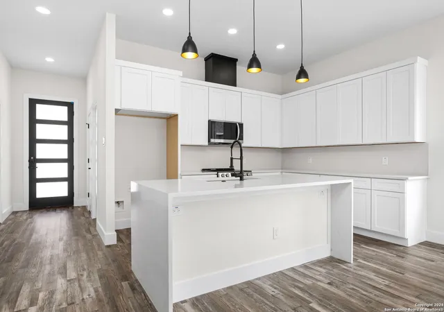 Photo 3 of Sale Pending at 142 Granite Rd, Spring Branch, TX 78070 | MLS# 1843940 | Listing updated on 2025-09-16