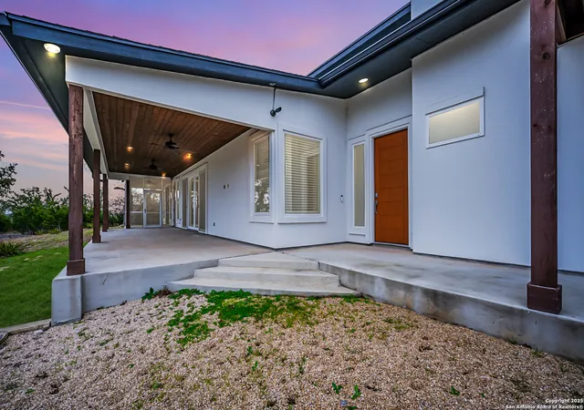 Photo 2 of Single family home for sale at 2109 Bella Vista, Canyon Lake, TX 78133 | MLS# 1843999 | Listing updated on 2026-04-12