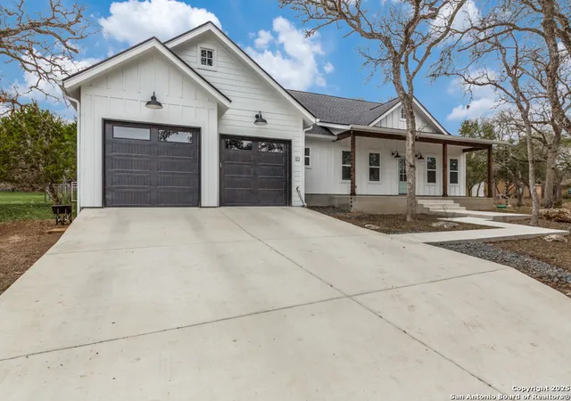 Photo 1 of Single family home for sale at 122 River View, Boerne, TX 78006 | MLS# 1844137 | Listing updated on 2025-03-18
