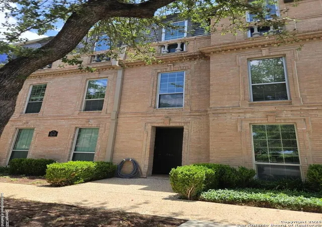 Listing Photo 2 - Condo for sale in building located at 7707 Broadway St, San Antonio, TX 78209 - Unit #24A