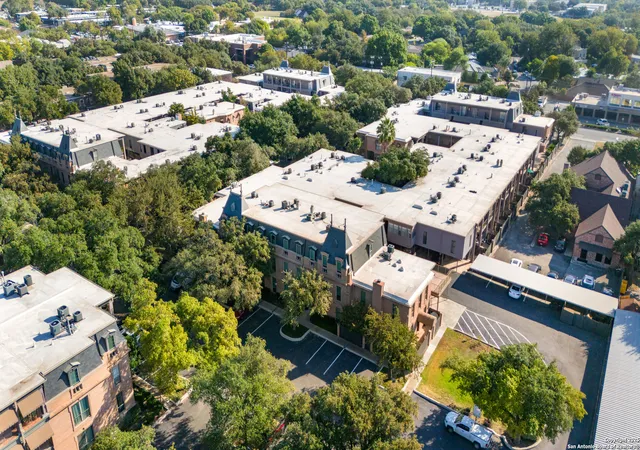 Listing Photo 3 - Condo for sale in building located at 7707 Broadway St, San Antonio, TX 78209 - Unit #24A