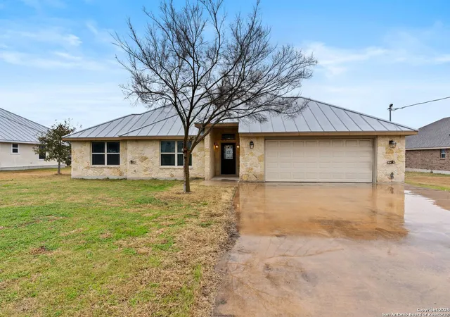Photo 1 of Single family home for sale at 822 Chambord Dr, Falls City, TX 78113 | MLS# 1844645 | Listing updated on 2025-09-26