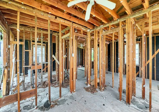 Photo 3 of Sale Pending at 118 Eross, San Antonio, TX 78202 | MLS# 1844696 | Listing updated on 2025-10-30