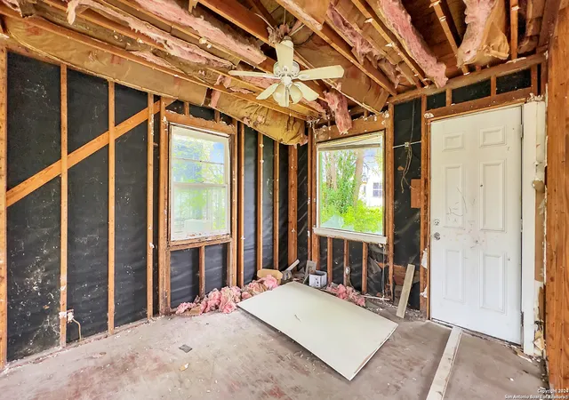 Photo 2 of Sale Pending at 118 Eross, San Antonio, TX 78202 | MLS# 1844696 | Listing updated on 2025-10-30