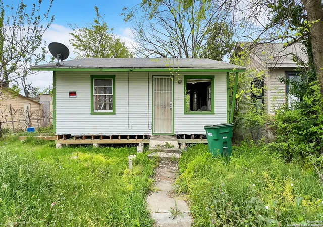 Photo 1 of Sale Pending at 118 Eross, San Antonio, TX 78202 | MLS# 1844696 | Listing updated on 2025-10-30
