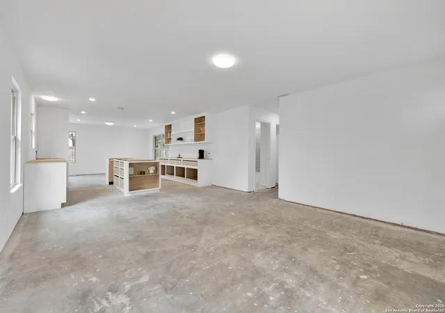 Photo 3 of Single family home for sale at 823 Briarcliff Dr, San Antonio, TX 78213 | MLS# 1844731 | Listing updated on 2025-10-22