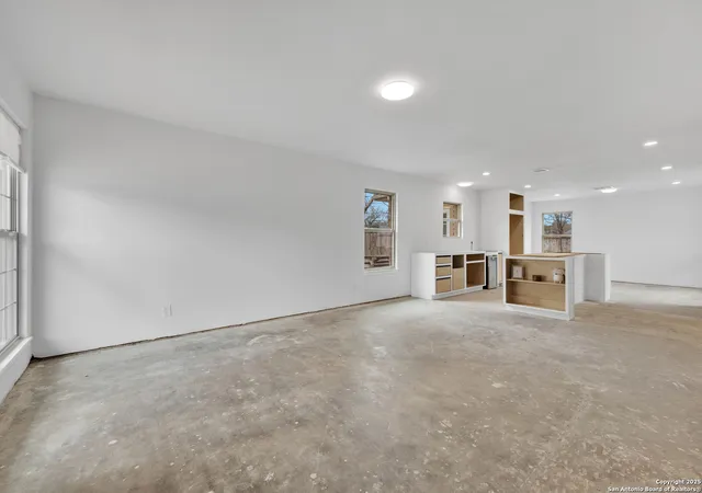 Photo 3 of Single family home for sale at 823 Briarcliff Dr, San Antonio, TX 78213 | MLS# 1844731 | Listing updated on 2025-10-22