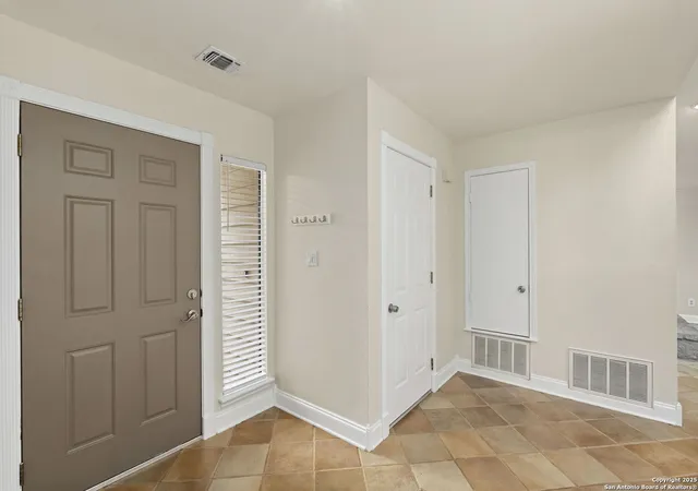 Photo 3 of Manufactured home for sale at 15238 Moss Way, San Antonio, TX 78232 | MLS# 1844850 | Listing updated on 2025-03-09