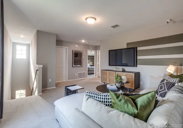 Photo 3 of Single family home for sale at 12136 Big Iron, Helotes, TX 78023 | MLS# 1844958 | Listing updated on 2025-04-14
