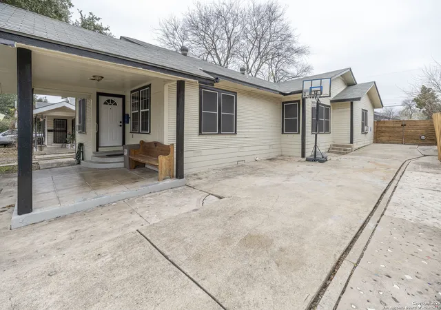 Photo 3 of Single family home for sale at 935 E Highland Blvd, San Antonio, TX 78210 | MLS# 1845040 | Listing updated on 2025-08-25
