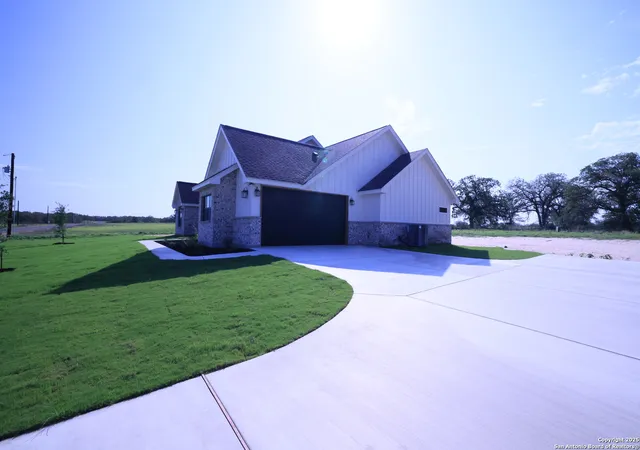 2nd image of 156 Firewheel Loop, Floresville, TX 78114 | MLS# 1845054