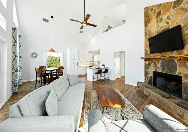Photo 4 of Single family home for sale at 1156 Riviera, Canyon Lake, TX 78133 | MLS# 1845726 | Listing updated on 2025-09-22