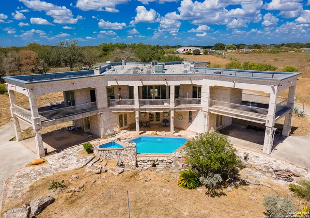 Photo 1 of Mansion for sale at 350 Ridgeview, Pleasanton, TX 78064 | MLS# 1845745 | Listing updated on 2026-02-27
