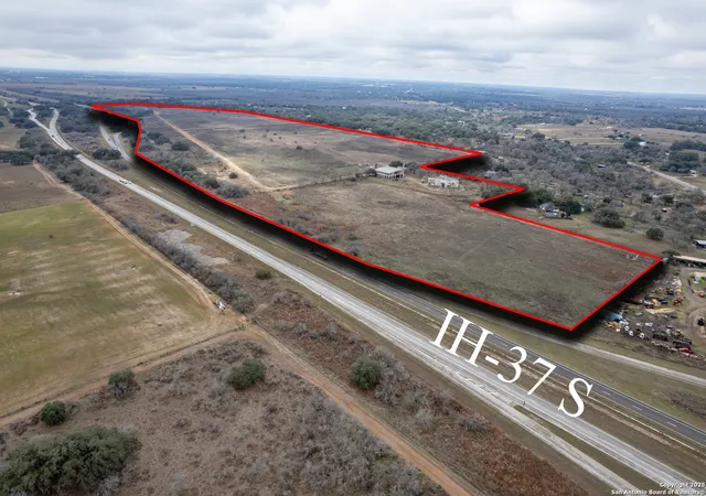 Photo 3 of Mansion for sale at 350 Ridgeview, Pleasanton, TX 78064 | MLS# 1845745 | Listing updated on 2026-02-27