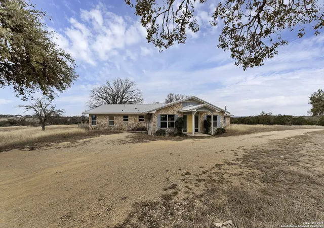 Photo 4 of Single family home for sale at 629 Laguna Rd, Bandera, TX 78003 | MLS# 1845838 | Listing updated on 2026-02-11