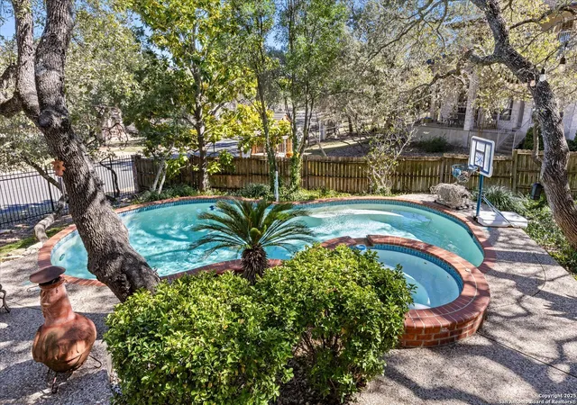 Photo 2 of Single family home for sale at 8506 Fairway Trail Dr, Boerne, TX 78015 | MLS# 1845849 | Listing updated on 2025-08-26