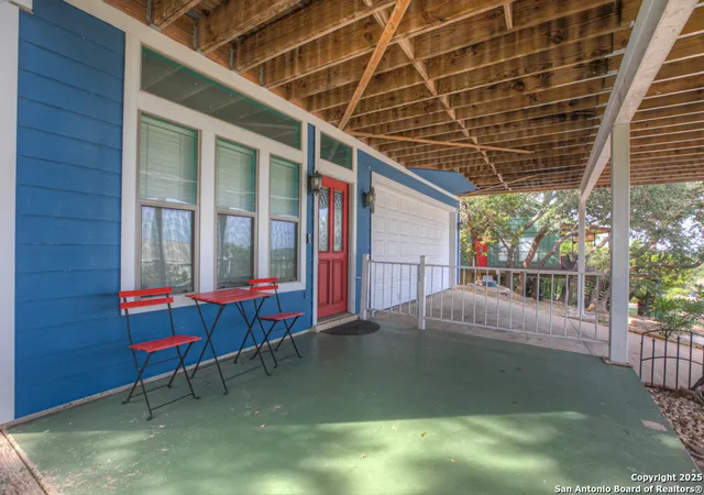 Photo 3 of Single family home for sale at 2720 Westview, Canyon Lake, TX 78133 | MLS# 1845860 | Listing updated on 2025-08-09
