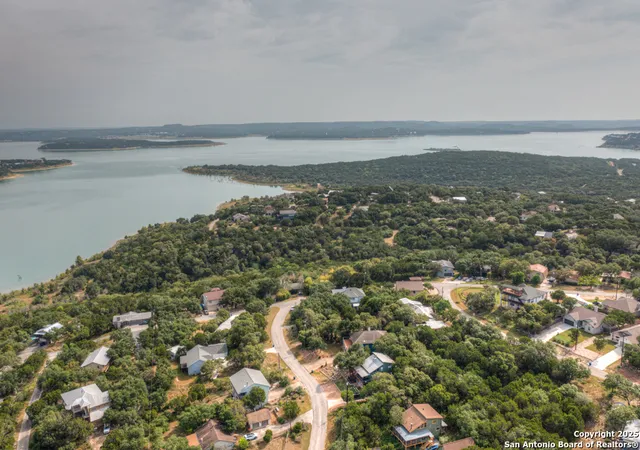 Photo 4 of Single family home for sale at 2720 Westview, Canyon Lake, TX 78133 | MLS# 1845860 | Listing updated on 2025-08-09