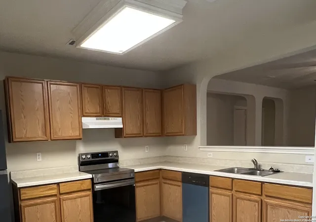 Photo 3 of Sale Pending at 7727 Cortland Oak, San Antonio, TX 78254 | MLS# 1846016 | Listing updated on 2025-08-26
