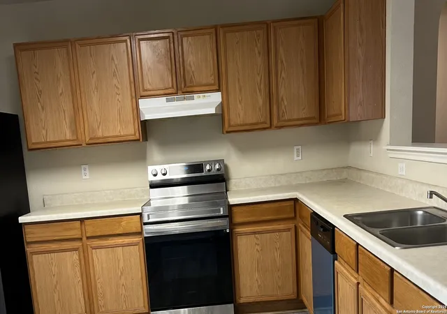 Photo 4 of Sale Pending at 7727 Cortland Oak, San Antonio, TX 78254 | MLS# 1846016 | Listing updated on 2025-08-26