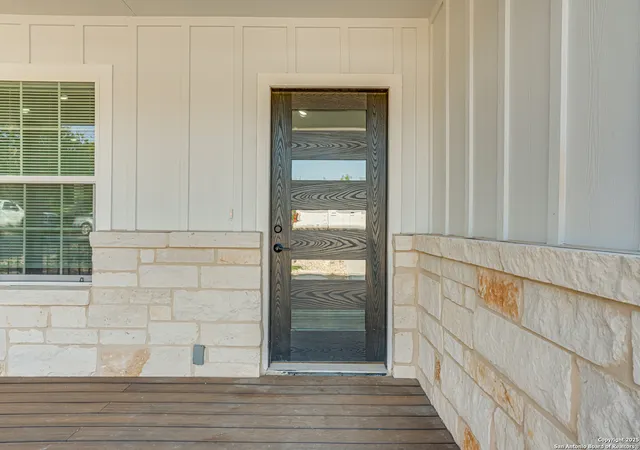 Photo 4 of Single family home for sale at 216 Granite Rd, Spring Branch, TX 78070 | MLS# 1846084 | Listing updated on 2025-07-08
