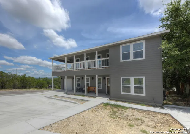 Photo 2 of Single family home for sale at 624 Highland, Canyon Lake, TX 78133 | MLS# 1846178 | Listing updated on 2025-12-21