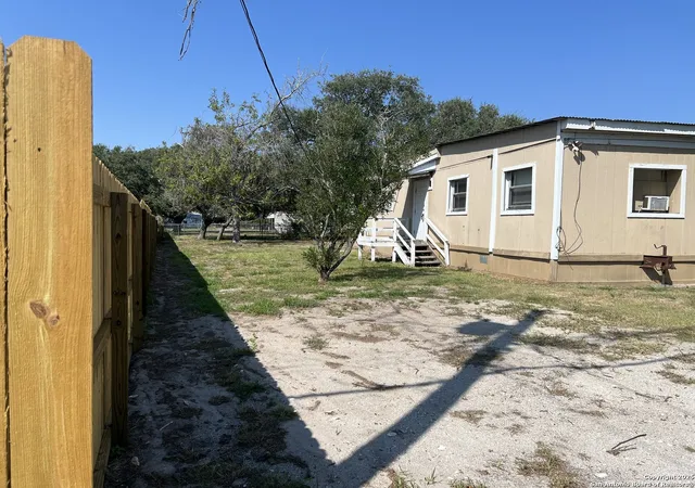 Photo 3 of Manufactured home for sale at 719 N Doughty, Rockport, TX 78382 | MLS# 1846262 | Listing updated on 2025-07-22