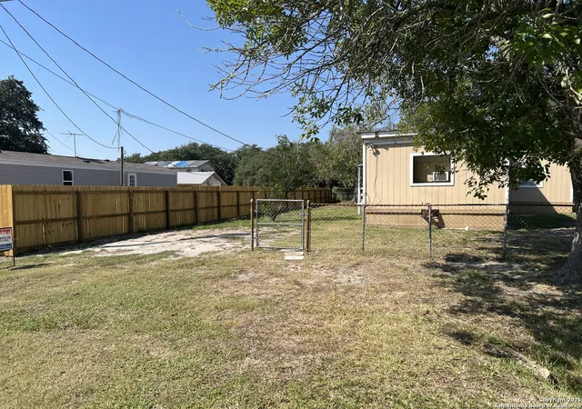 Photo 1 of Manufactured home for sale at 719 N Doughty, Rockport, TX 78382 | MLS# 1846262 | Listing updated on 2025-07-22
