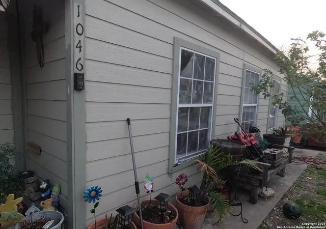 Photo 1 of Single family home for sale at 1046 Greer St, San Antonio, TX 78210 | MLS# 1846954 | Listing updated on 2025-06-22