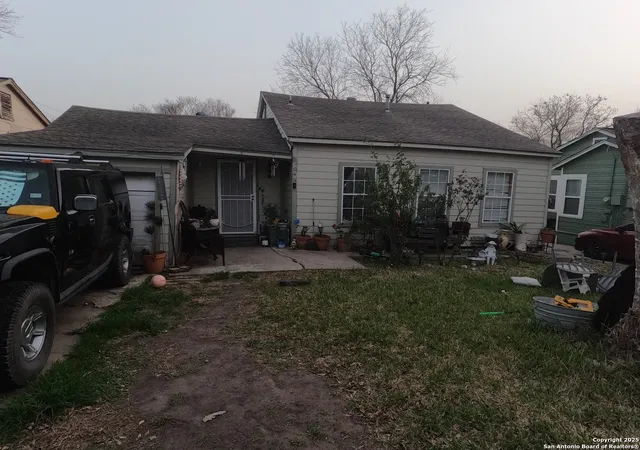 Photo 4 of Single family home for sale at 1046 Greer St, San Antonio, TX 78210 | MLS# 1846954 | Listing updated on 2025-06-22