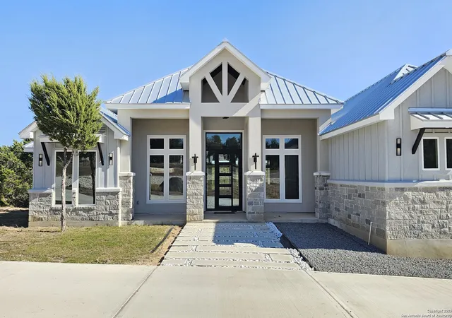 Photo 3 of Sale Pending at 1501 Tramonto, New Braunfels, TX 78132 | MLS# 1846978 | Listing updated on 2025-11-24