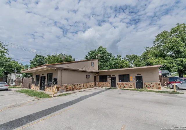 Photo 2 of Multi family home for sale at 1006 West Ave, San Antonio, TX 78201 | MLS# 1847050 | Listing updated on 2025-07-10