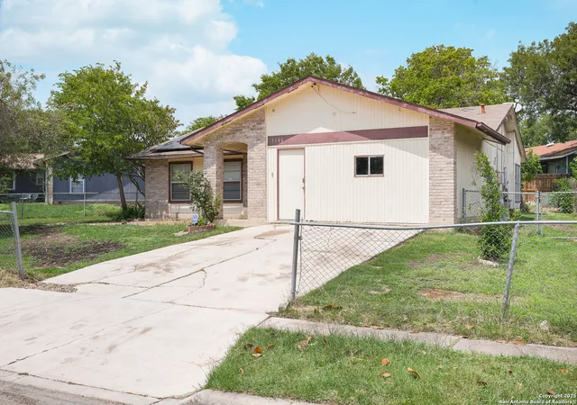 Photo 3 of Sale Pending at 1106 Boling Brk, San Antonio, TX 78245 | MLS# 1847058 | Listing updated on 2025-10-14